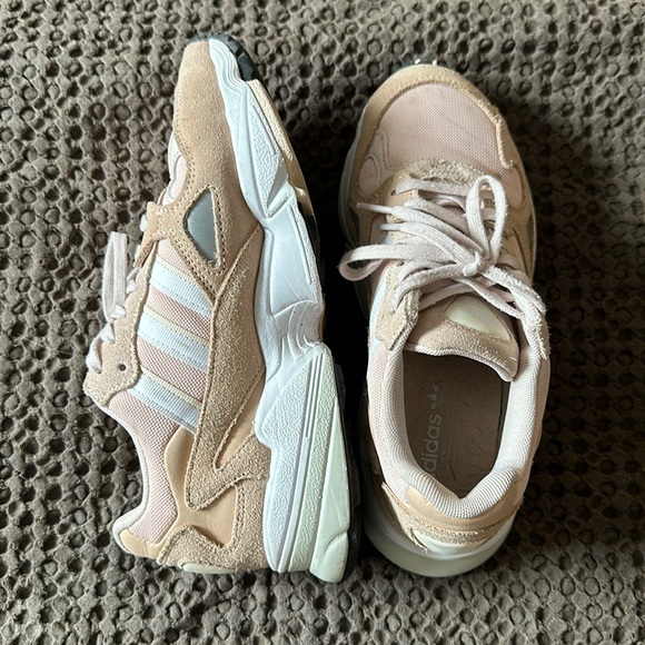 Adidas Falcon - Blush - US6 - Picture 1 of 4